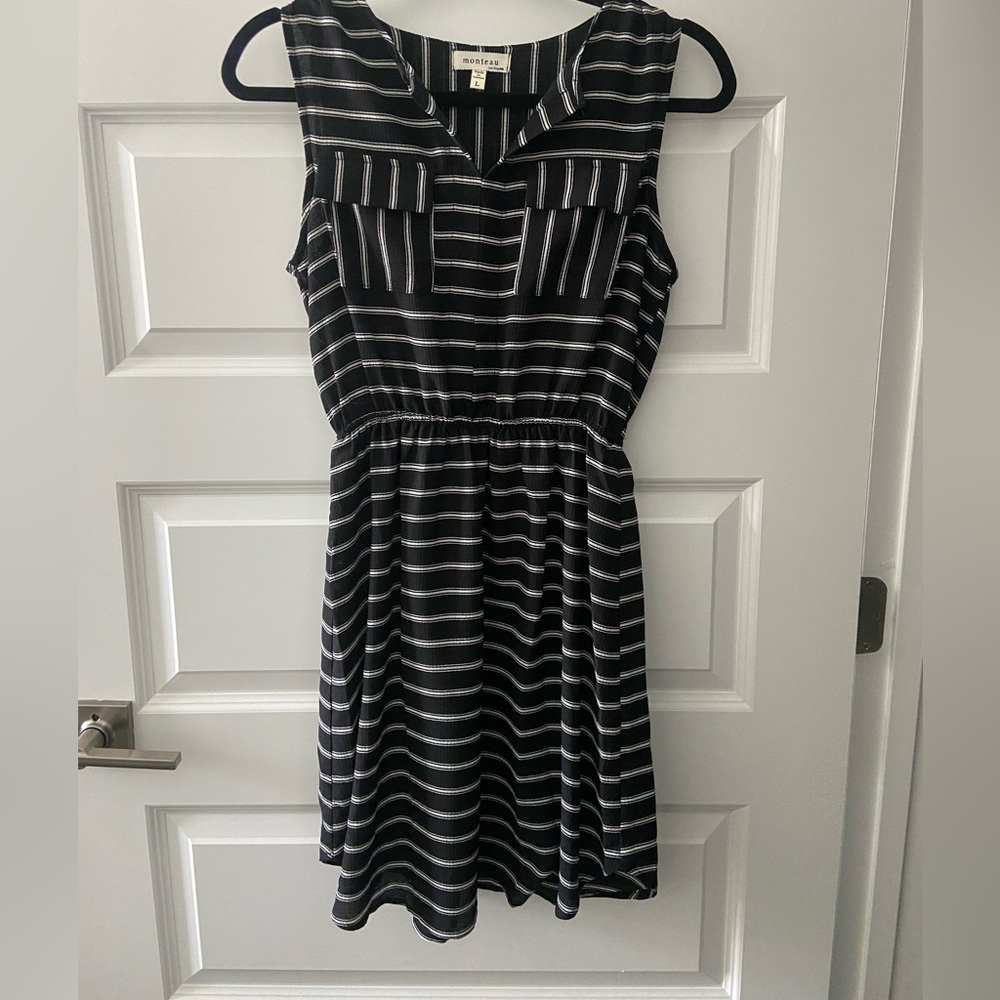 Black and white women’s mid-length sleeveless dress